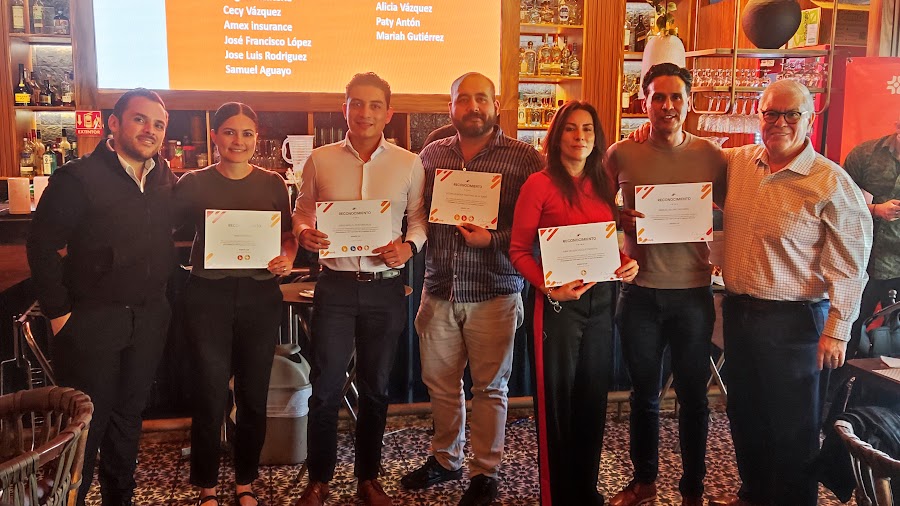 Equipo Prevé celebrando reconocimientos