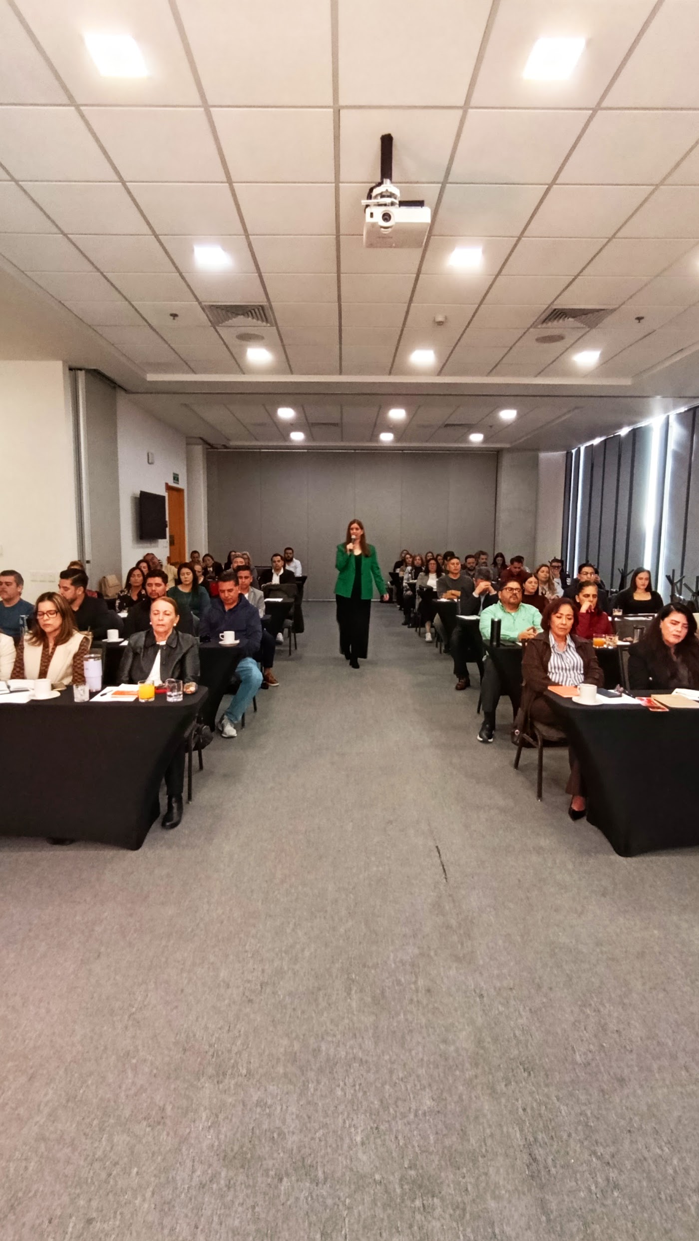 Sesión de entrenamiento presencial para agentes Prevé